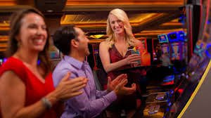 Tampilan antarmuka aplikasi WIH99 download Android iOS dengan fitur lengkap slot dan live casino